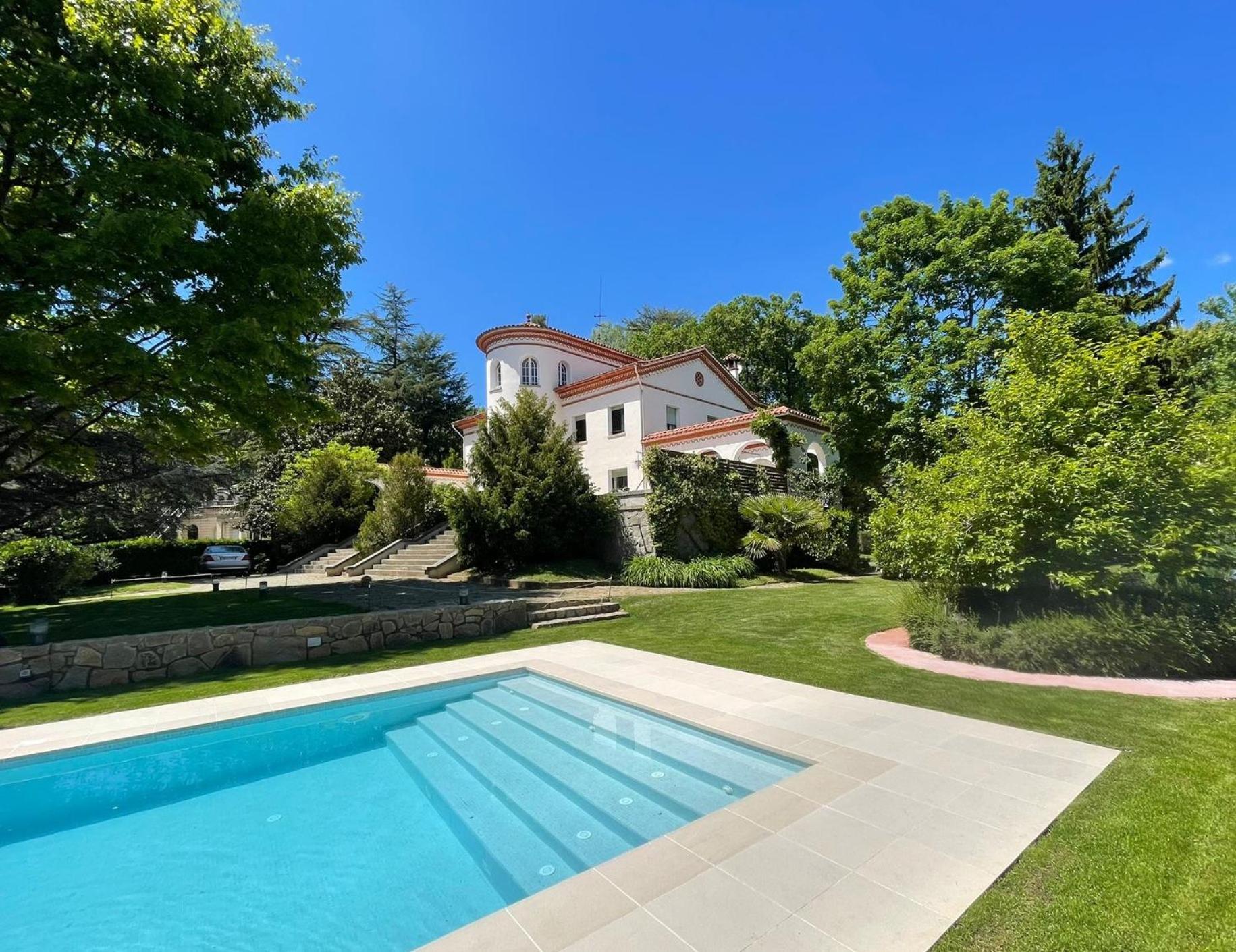 Espectacular Casa Chateau En El Centro De Olot Exteriör bild