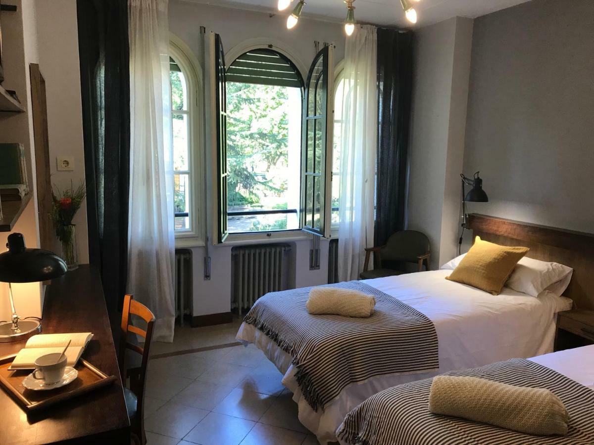 Espectacular Casa Chateau En El Centro De Olot Exteriör bild